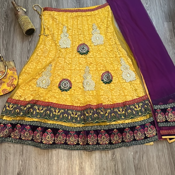COPY - Beautiful Indian Lehenga - Picture 2 of 3